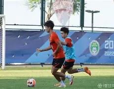 包含深圳球队备战对阵四川，齐心协力冲刺胜利的词条